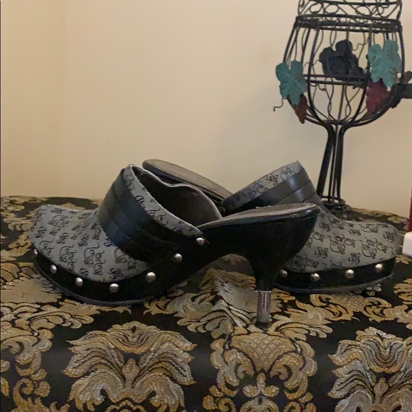 Shoes - Picture 2 of 3